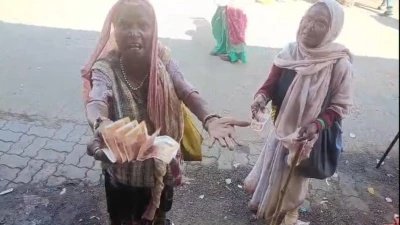 कुबरेश्वर धाम में ठगी का शिकार हुए भिखारी: नकली नोट थमाकर शातिर बदमाश ने लूटे हजारों रुपये