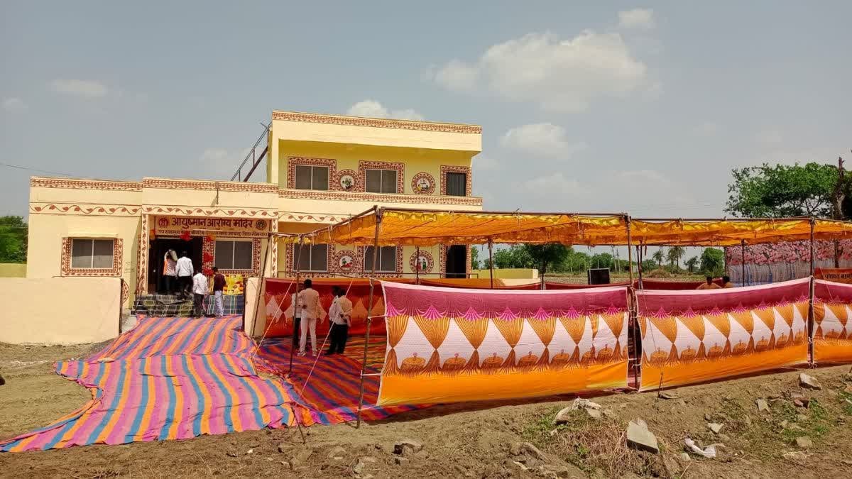 Neemuch News: जावद विधायक ओमप्रकाश सकलेचा का भारी विरोध; ग्रामीणों ने सड़क न बनने पर घेरी गाड़ी, लगाए नारे
