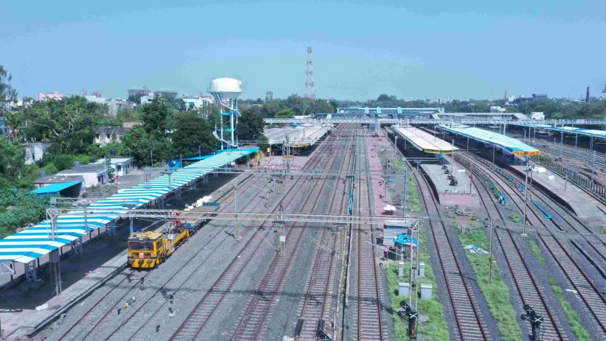 MP Railway News: उज्जैन, इंदौर और सीहोर रेलवे स्टेशनों पर होगा क्राउड मैनेजमेंट, यात्रियों के लिए बनेंगे हाईटेक होल्डिंग एरिया