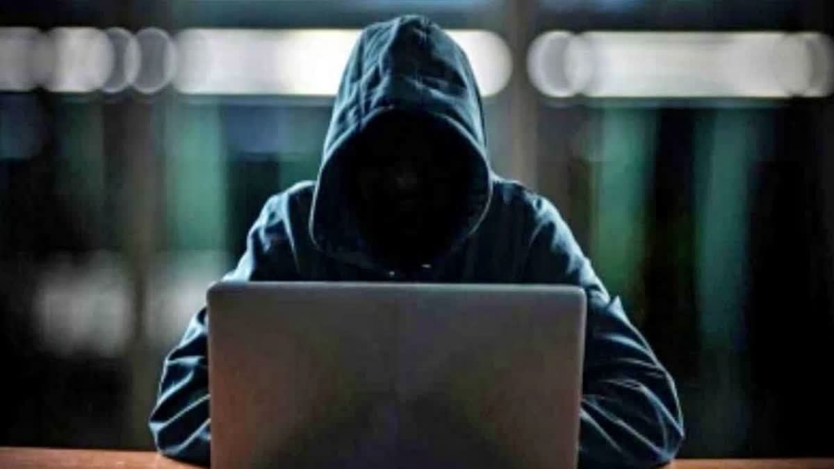 Gwalior Cyber Fraud: 'डिजिटल अरेस्ट' के नाम पर रिटायर्ड महिला कर्मचारी से डेढ़ करोड़ की ठगी; 33 दिनों तक रखा बंधक