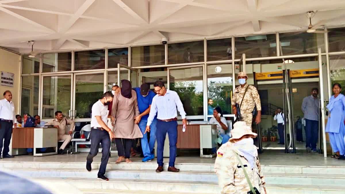 Bhopal ATS Action: पाकिस्तानी हैंडलर का करीबी आतंकी इजहार उल हक भोपाल लाया गया, स्लीपर सेल नेटवर्क का होगा खुलासा