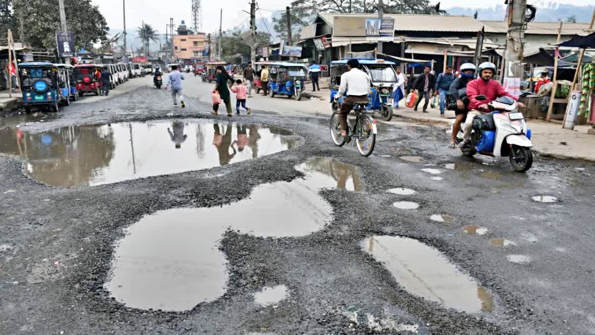 MP Road Scam: मध्य प्रदेश में घटिया सड़क निर्माण का भंडाफोड़; ED की रेड में ₹55 करोड़ के फर्जी बिलों का खुलासा