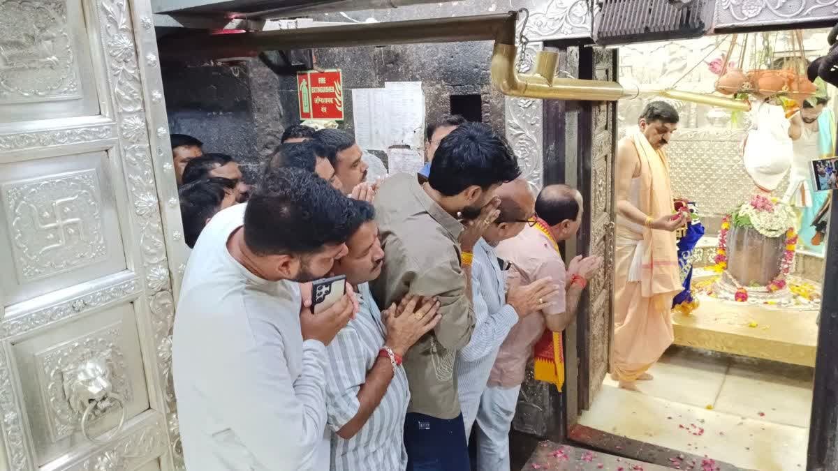 राज्यसभा सांसद चुने जाने के बाद महेश केवट पहुंचे महाकाल दरबार, बाबा का आशीर्वाद लेकर शुरू किया कार्यकाल