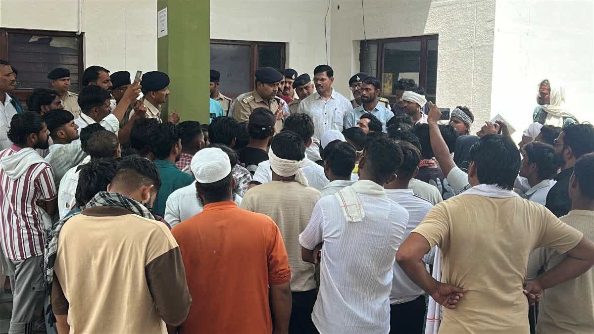Crime News: ग्वालियर में क्रिकेट तो मुरैना में 16 राउंड फायरिंग; दहशत में लोग, पुलिस ने शुरू की आरोपियों की तलाश