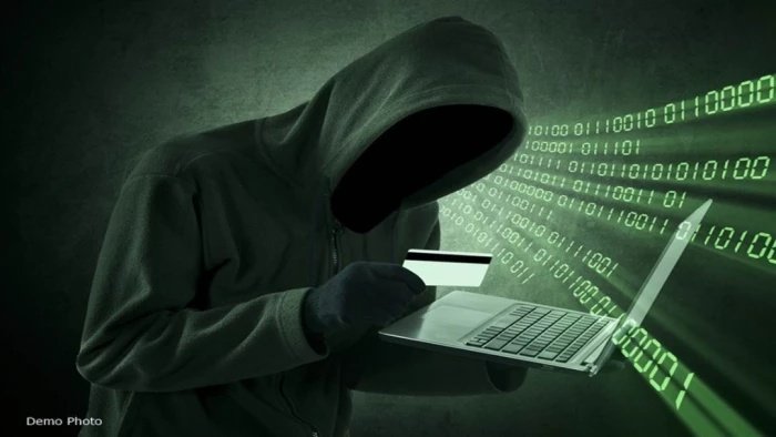 Online Banking Scam: इंदौर में साइबर ठगों का आतंक, व्यापारी का फोन हैक कर 5.50 लाख रुपये की धोखाधड़ी