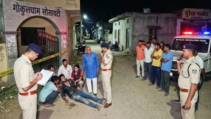महाराजपुरा में जमीन विवाद पर युवक की बेरहमी से पिटाई; लाठी-सरिये से तोड़े हाथ-पैर, हालत गंभीर