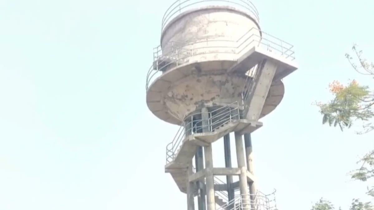 Bhopal News: सरकारी खजाने में हेरफेर और दो सरकारी आवास का अवैध लाभ; शिक्षा विभाग के बाबू पर लगे गंभीर आरोप
