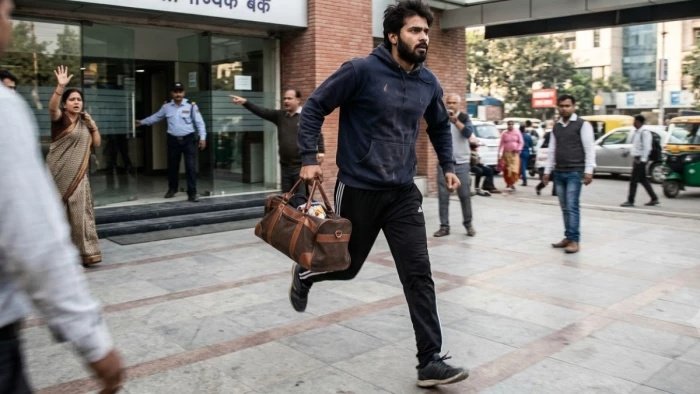 Jobat Crime News: जोबट में दिनदहाड़े बड़ी वारदात, अनाज व्यापारी की दुकान से 20 लाख रुपये से भरा बैग चोरी
