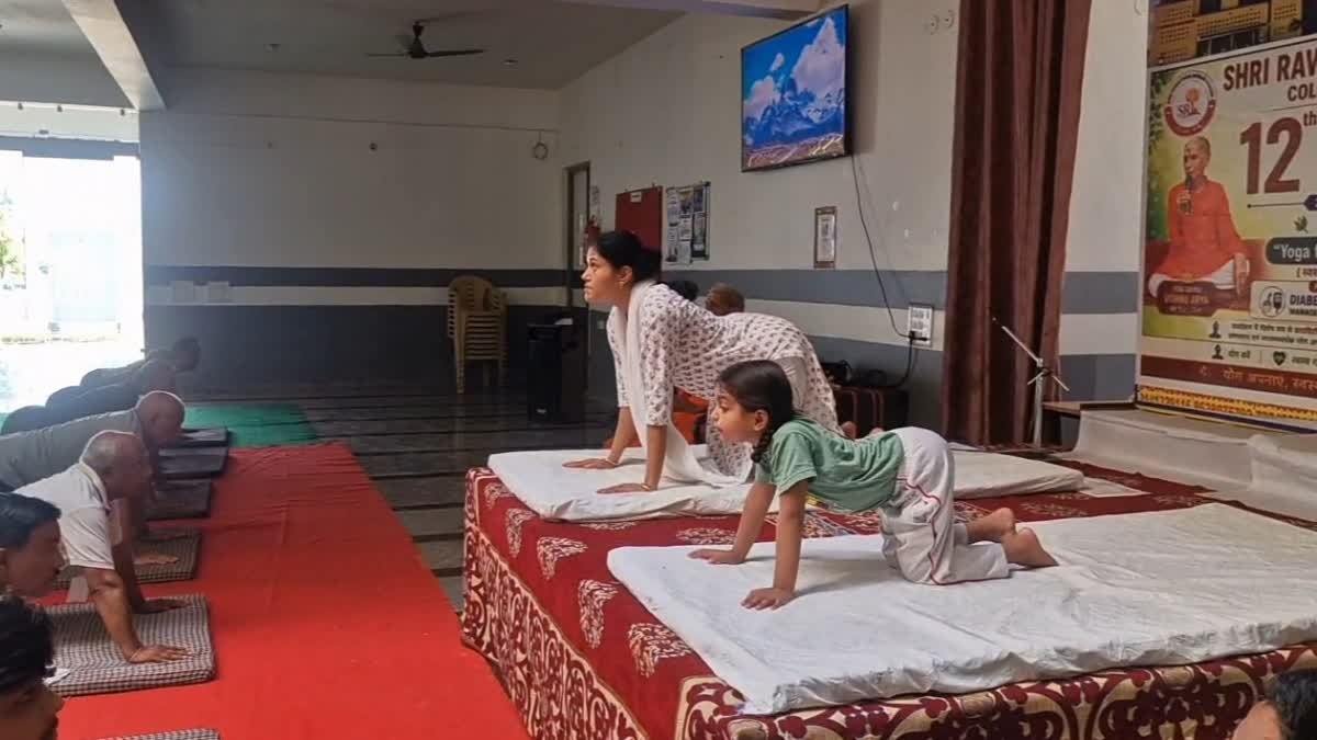 Sagar News: 6 साल की 'योगिनी' प्रकृति तिवारी का कमाल, लगातार 285 दिनों से कर रही हैं योगाभ्यास; बनीं प्रेरणा