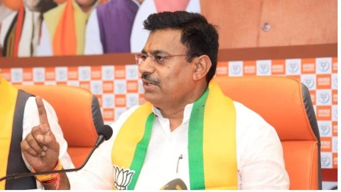 भोपाल में अवैध कॉलोनियों पर विधायक रामेश्वर शर्मा का कड़ा एक्शन: बिल्डर्स को चेतावनी, बुनियादी सुविधाएं न दीं तो जाएंगे जेल
