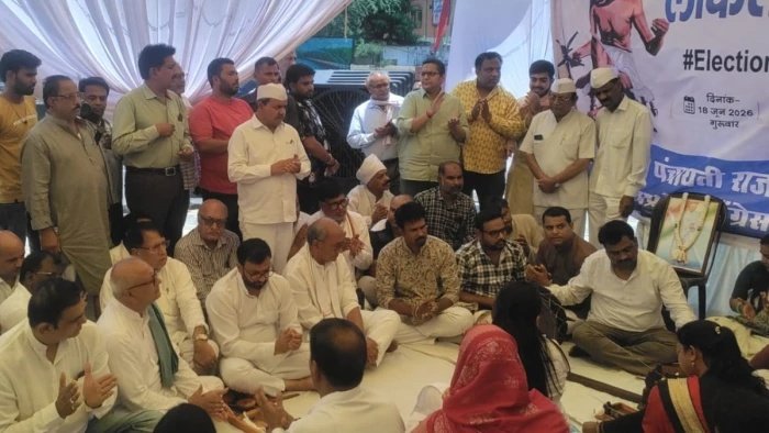 Bhopal News: राज्यसभा नामांकन निरस्त होने पर कांग्रेस का सत्याग्रह, दिग्विजय सिंह बोले- 'लोकतंत्र के लिए काला दिन'