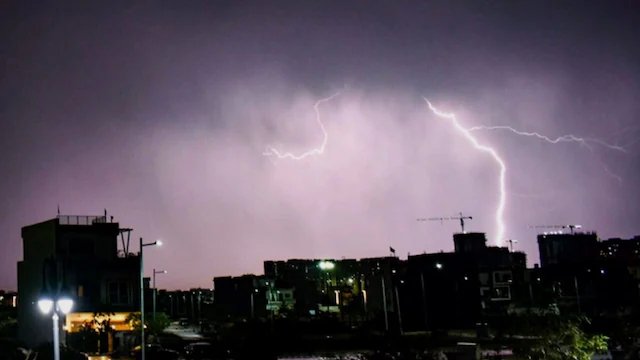 MP Weather Update: मध्य प्रदेश में मानसून का इंतजार, 37 जिलों में आंधी-तूफान और बारिश का 'येलो अलर्ट'