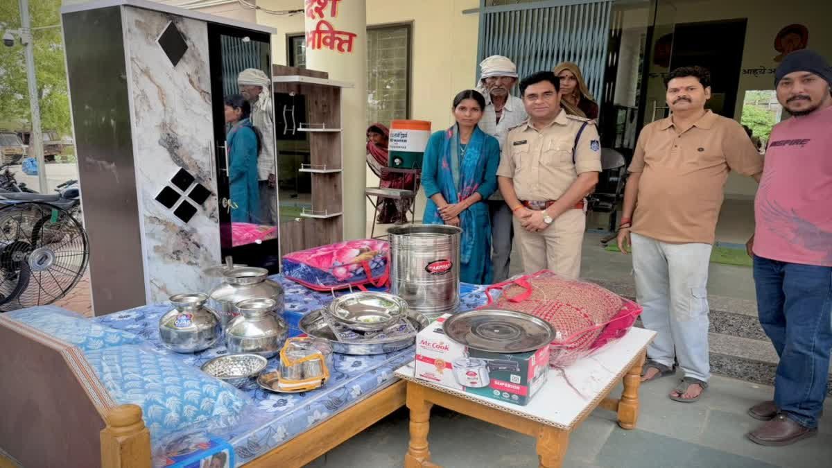 Damoh News: खाकी का मानवीय चेहरा! गरीब पिता की लाचारी देख हटा टीआई और समाजसेवियों ने बेटी की शादी का उठाया बीड़ा