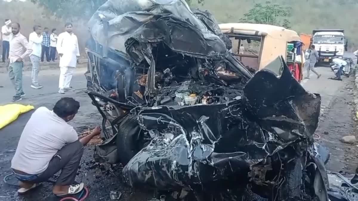 जबलपुर बरेला घाट पर फिर खूनी खेल: दो ट्रकों के बीच पिसी स्कॉर्पियो, हरियाणा के दो ड्राइवरों की जिंदा जलकर मौत