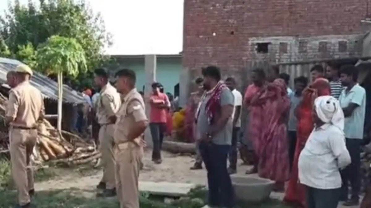 Prayagraj Triple Murder: प्रयागराज के मेजा में तिहरे हत्याकांड से सनसनी; घर के बाहर मिलीं 3 लाशें