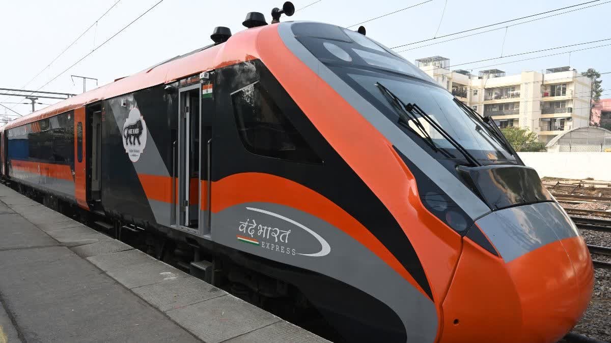 Indian Railways News: अब सफर होगा और भी सुखद! वंदे भारत ट्रेन देरी से चलने पर IRCTC देगा यात्रियों को फ्री मील
