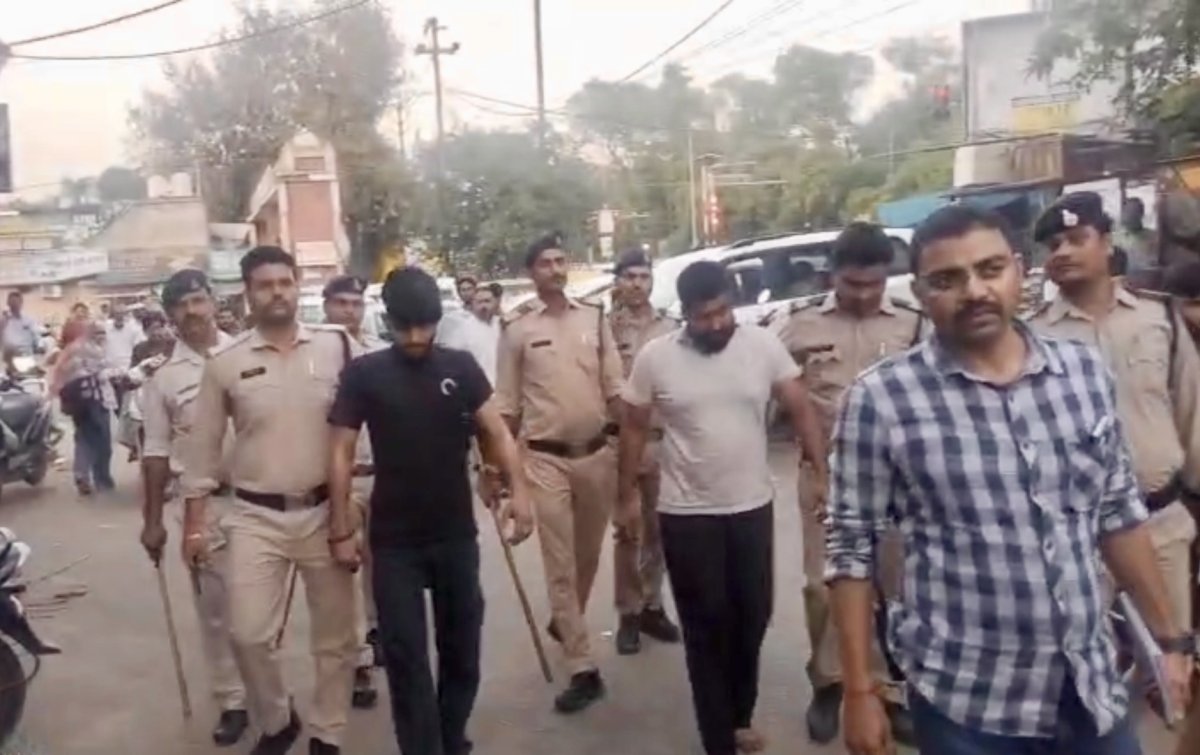 Shocking Incident in Gwalior: पेट्रोल पंप कर्मचारी को बदमाशों ने बनाया शिकार; उधारी के विवाद में युवक 45% झुलसा, 2 आरोपी गिरफ्तार