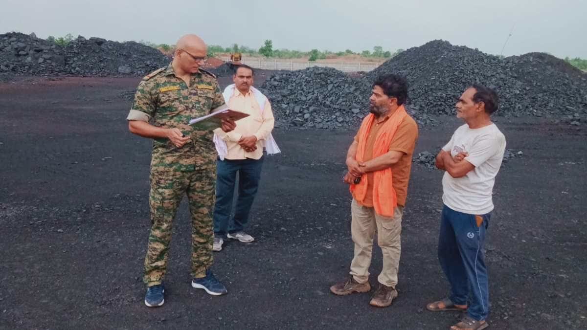 Shahdol Coal Seizure: शहडोल में कोयला माफियाओं पर पुलिस का बड़ा एक्शन; 45 लाख का अवैध कोयला जब्त