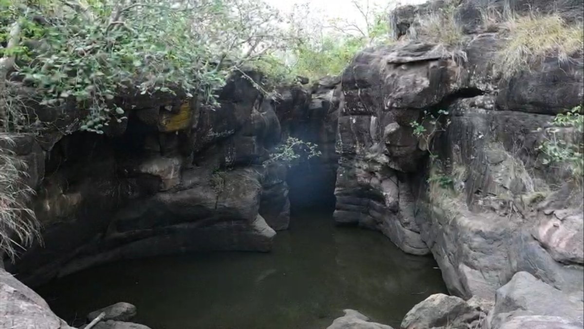 Rewa Mystery: रीवा का रहस्यमयी 'महिषासुर कुंड'; जहाँ तांत्रिक क्रियाओं से दूर होते हैं भूत-प्रेत और मिलते हैं प्राचीन साक्ष्य