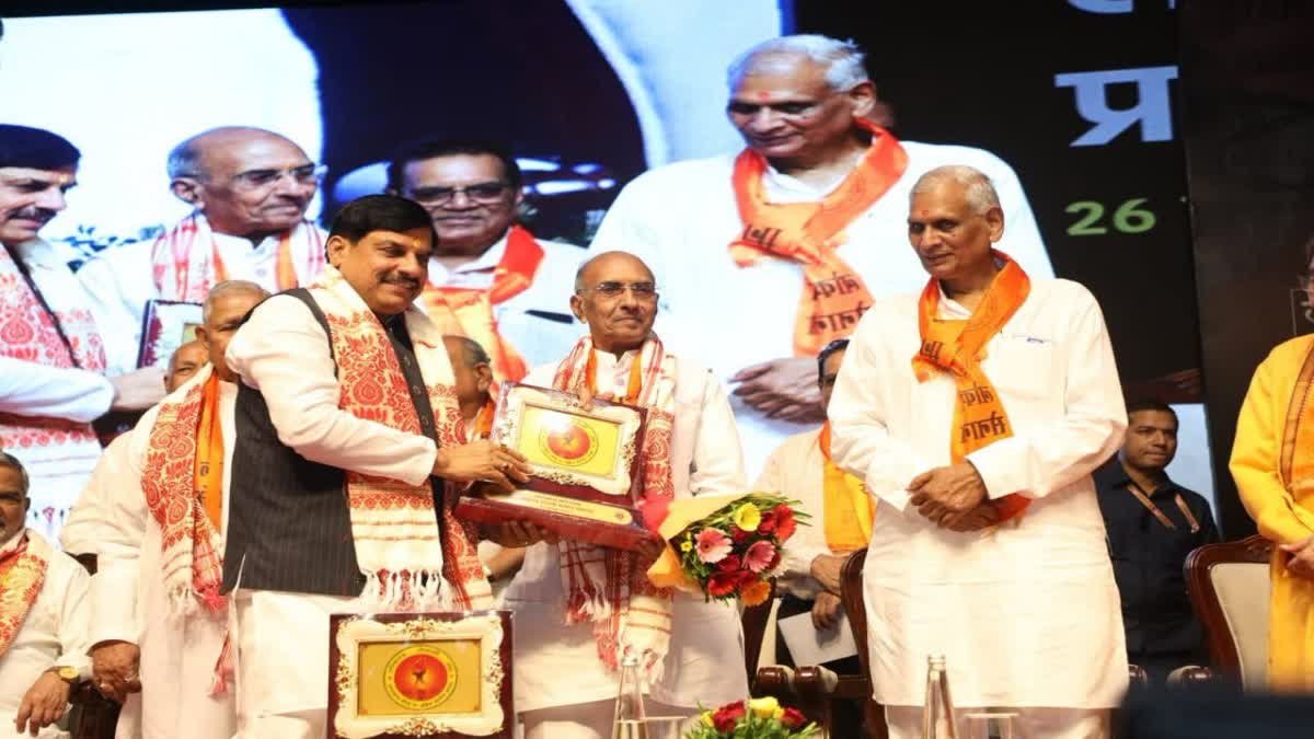 MP News: लोकतंत्र सेनानियों को मिलेगी स्पेशल ट्रेन और निशुल्क ठहरने की सुविधा; सीएम मोहन यादव ने किए बड़े ऐलान