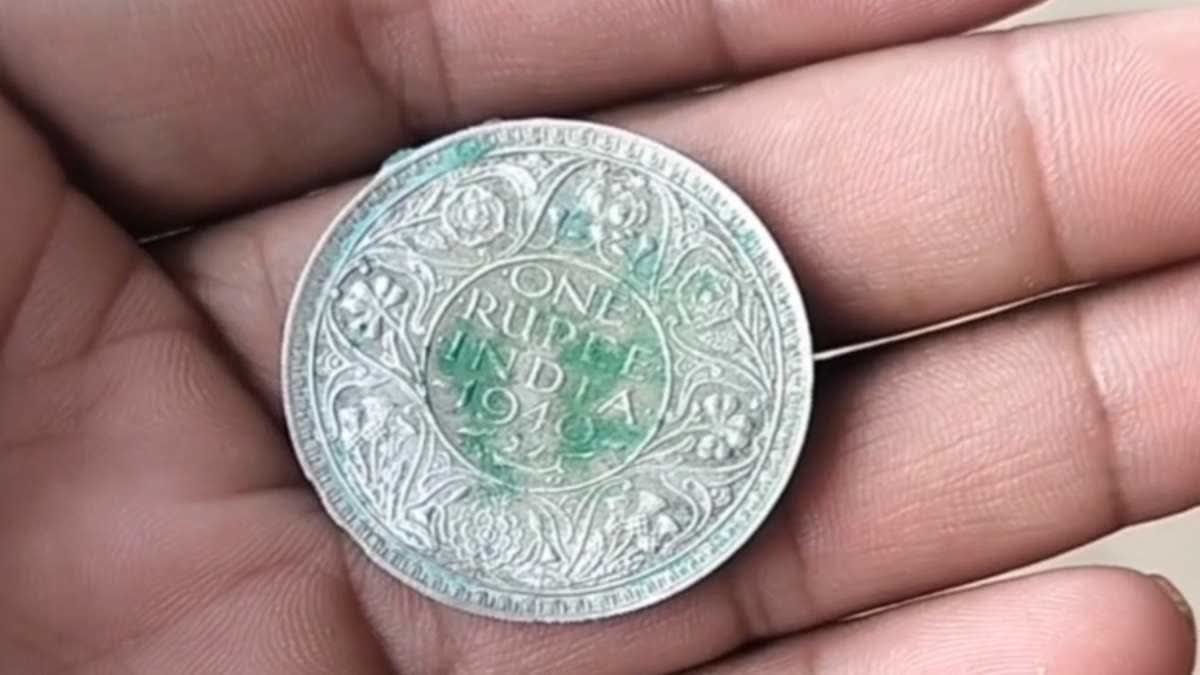 Narmadapuram News: सड़क खुदाई में निकला खजाना! केसला में मिले प्राचीन सिक्के; जानें क्या है पूरा मामला