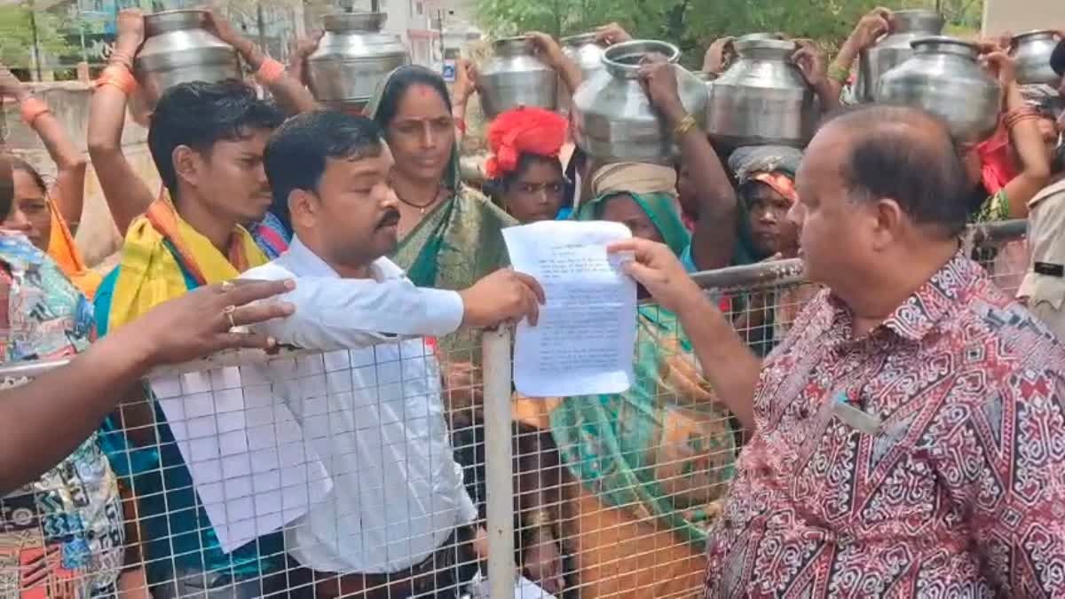 Chhindwara Jal Jeevan Mission: सरकारी बोरवेल फेल, ग्रामीणों को पीने पड़ रहे दूषित पानी! कलेक्टर से लगाई गुहार