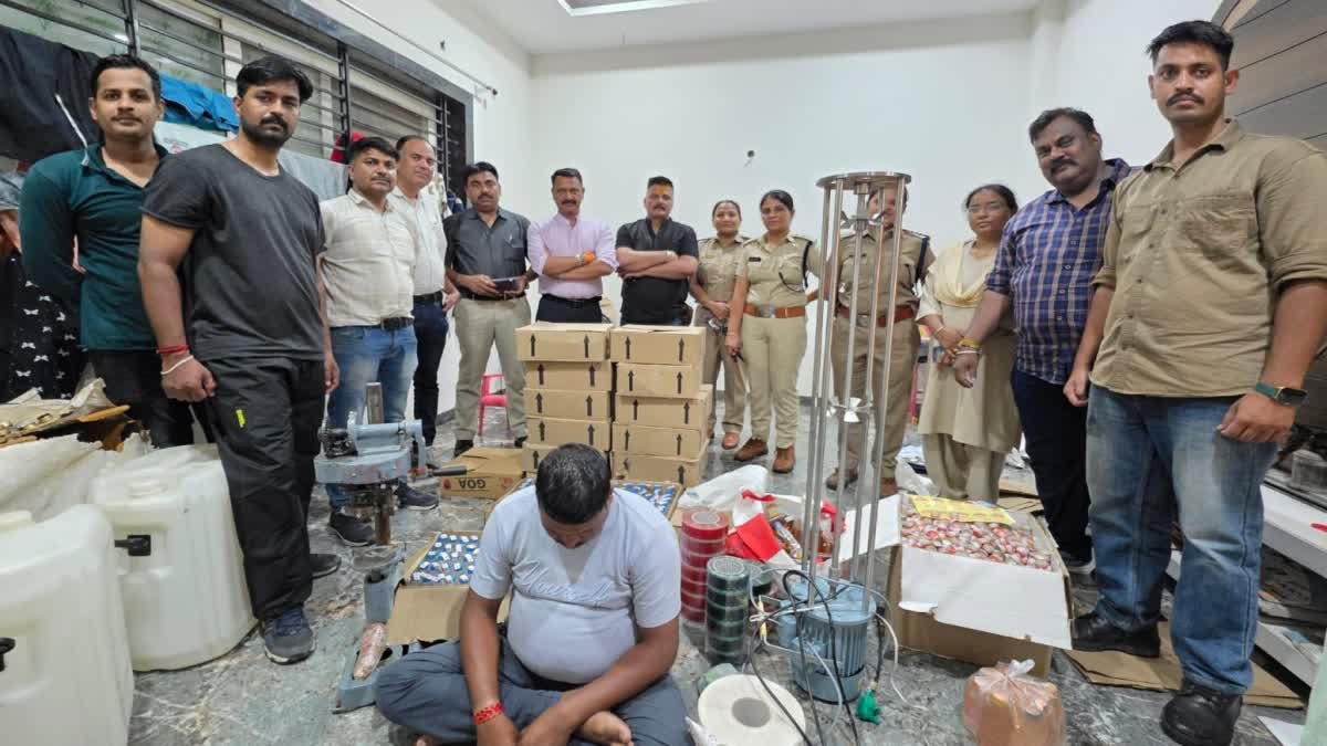 Indore Crime News: तुलसी नगर की पॉश कॉलोनी में चल रही थी नकली शराब की फैक्ट्री; आबकारी विभाग ने मारा छापा