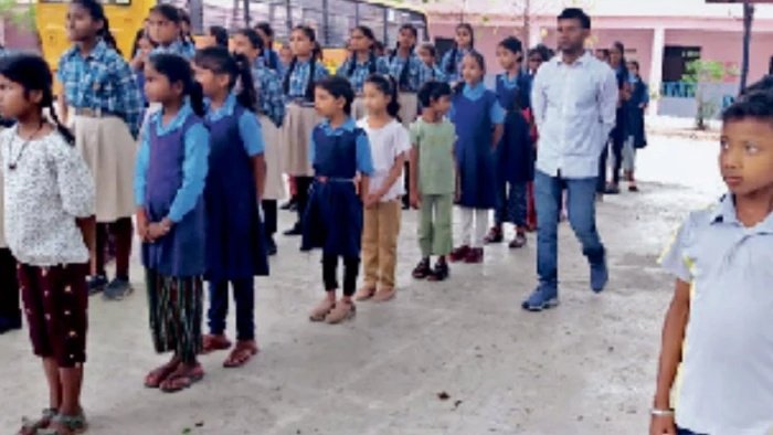 मध्य प्रदेश के 52 लाख छात्र परेशान; गणवेश के लिए करना होगा अक्टूबर-नवंबर तक का इंतजार