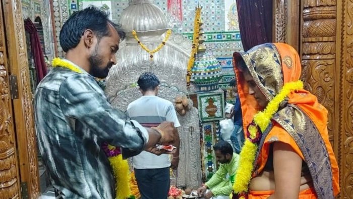 Sagar Crime News: शादी के तीसरे दिन ही दुल्हन हुई फरार; जेवर और नकदी लेकर रफूचक्कर, ठगी का शिकार हुआ दूल्हा