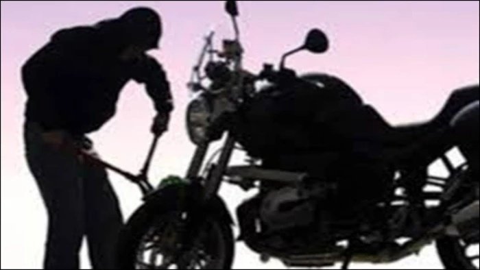 Indore Crime News: मास्टर चाबी से 35 से ज्यादा बुलेट उड़ाने वाला शातिर चोर गिरफ्तार, राजस्थान के गिरोह से था कनेक्शन