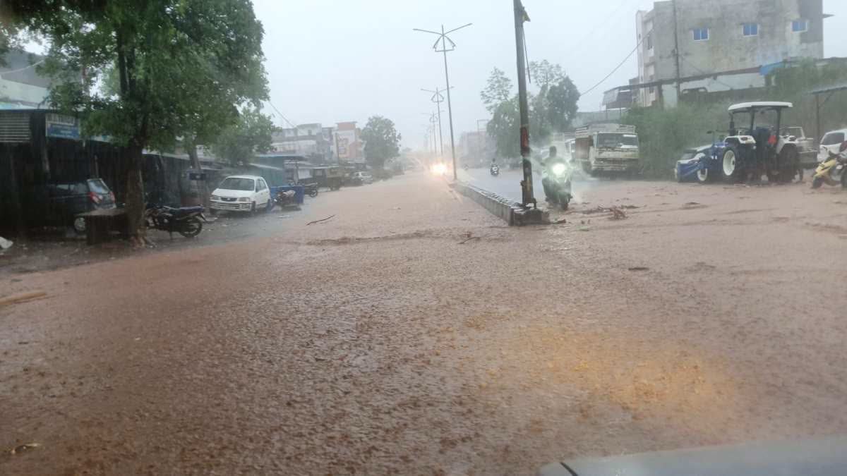 Raisen Rain News: रायसेन में पहली ही प्री-मानसून बारिश से बेहाल शहर, नगर पालिका के दावों की खुली पोल