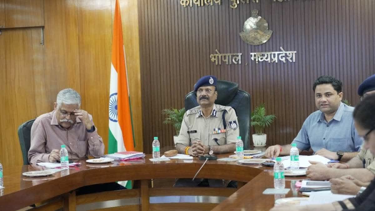 NEET Re-Exam 2026: मध्य प्रदेश में नीट री-एग्जाम की तैयारी, DGP कैलाश मकवाना ने दिए सुरक्षा के कड़े निर्देश