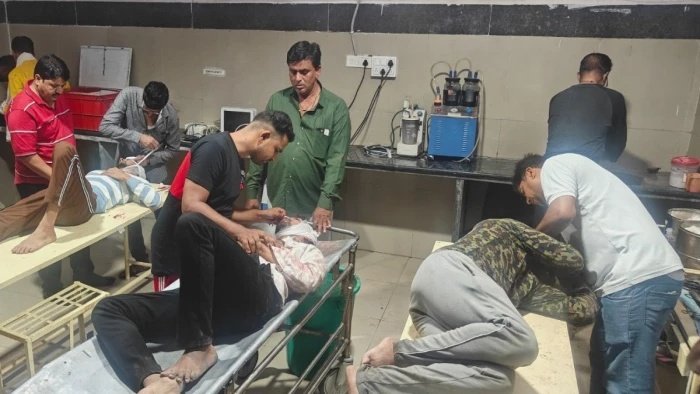 Dewas Crime News: देवास में दो पक्षों में खूनी संघर्ष; बच्चों के विवाद ने लिया हिंसक रूप, तलवार-चाकू से हमला, 23 पर केस दर्ज