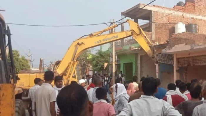 Anti-Encroachment Action Gwalior: सरकारी जमीन पर बना था अवैध निर्माण; 8 घंटे चली कार्रवाई में तोड़े गए 74 आलीशान मकान