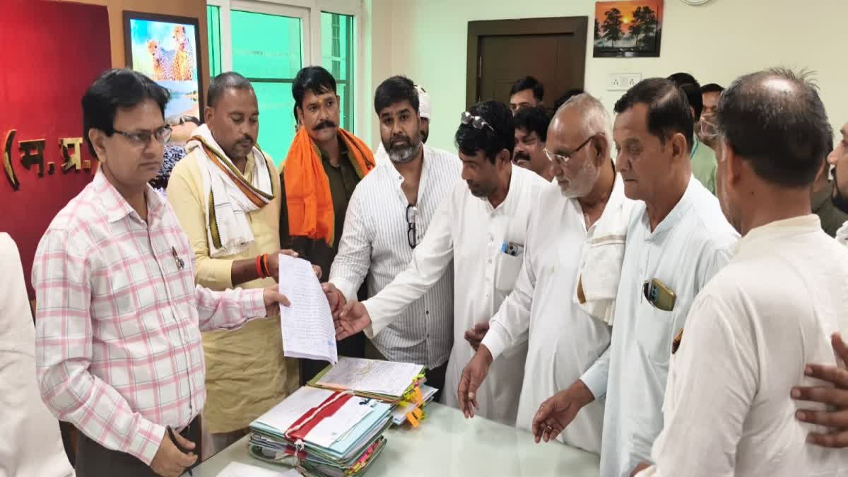 मुरैना नगर निगम में बवाल: महापौर के खिलाफ एकजुट हुए भाजपा-कांग्रेस के पार्षद, कमीशनखोरी का लगाया गंभीर आरोप