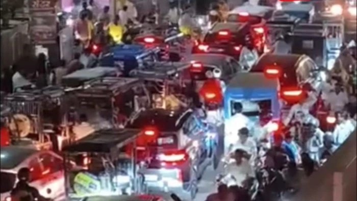 Gwalior Traffic Jam: ग्वालियर के बाजारों में लगा भीषण जाम, अवकाश और सहालग के चलते रेंगते रहे वाहन
