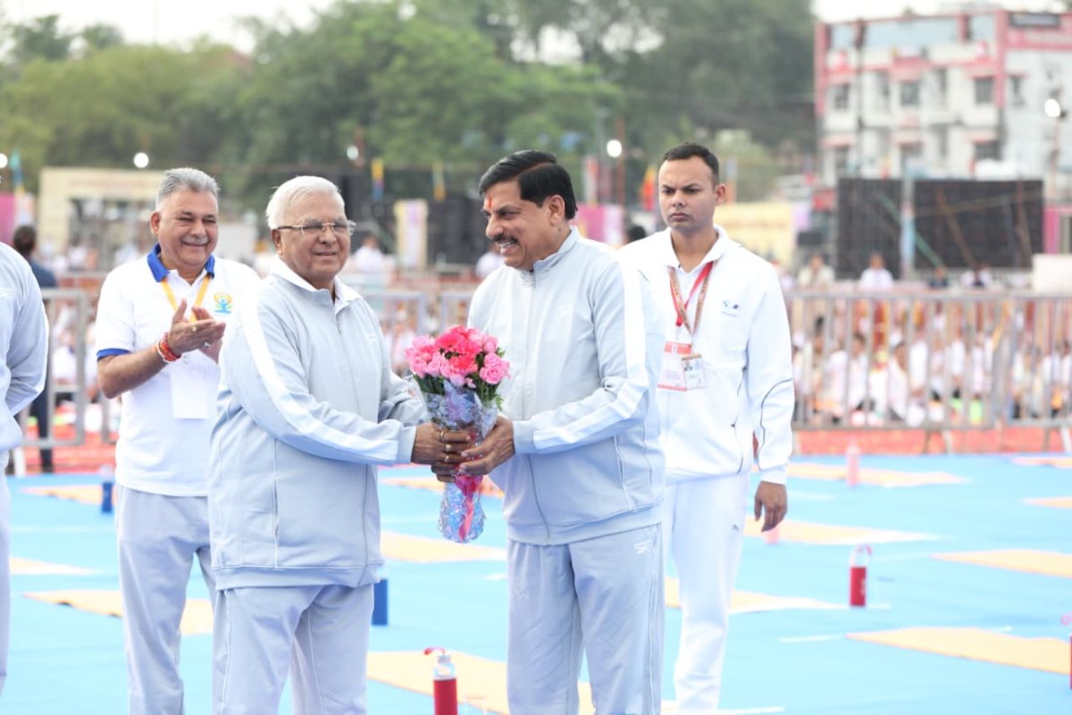 International Yoga Day 2026: जबलपुर में राष्ट्रपति द्रौपदी मुर्मू ने किया योगाभ्यास, कहा- 'योग ऋषियों की अनमोल विरासत'
