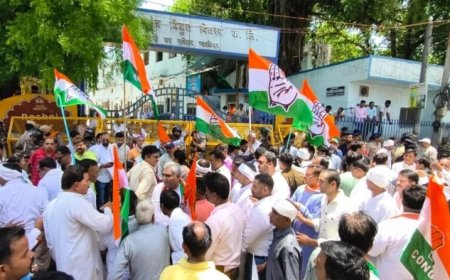 ग्वालियर में स्मार्ट मीटर के खिलाफ कांग्रेस का हल्ला बोल: बिजली कंपनी कार्यालय पर किया जोरदार प्रदर्शन