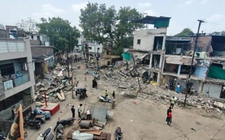 इंदौर में बुलडोजर एक्शन: जूना रिसाला इलाके में सड़क किनारे किए गए अतिक्रमण पर चली कार्रवाई