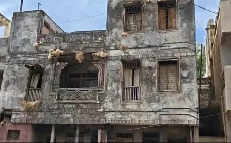 बारिश में हादसों को न्योता दे रहे जर्जर मकान; नगर निगम ने चिह्नित किए 84 खतरनाक भवन, मालिकों को नोटिस जारी