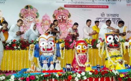 Jagannath Snan Yatra Ujjain: इस्कॉन मंदिर में जगन्नाथ जी का भव्य महाअभिषेक; 15 दिनों के लिए 'अनवसर' में गए प्रभु