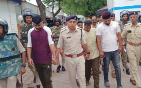 Ujjain News: बड़नगर में हवा में लटकी वैन को उड़ाया; सार्वजनिक सुरक्षा को खतरे में डालने पर पुलिस का एक्शन, 20 आरोपी होंगे चिह्नित