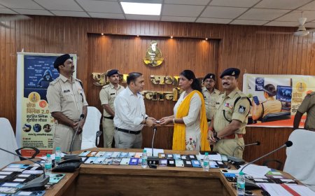 Cyber Cell Barwani: गुम मोबाइल मिलने पर खिले लोगों के चेहरे; पुलिस ने विभिन्न राज्यों से ट्रेस किए 129 फोन