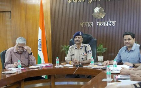 NEET Re-Exam 2026: मध्य प्रदेश में नीट री-एग्जाम की तैयारी, DGP कैलाश मकवाना ने दिए सुरक्षा के कड़े निर्देश