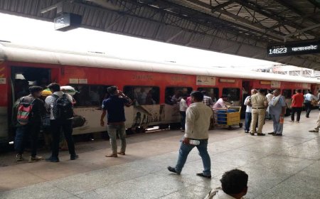 Indian Railway New Rules 2026: ट्रेनों में अब धूम्रपान और गंदगी फैलाना पड़ेगा महंगा, रेलवे ने बढ़ाया भारी जुर्माना