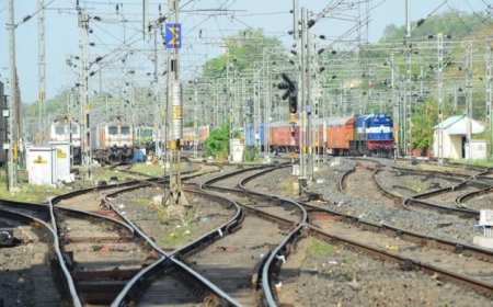 श्रीधाम एक्सप्रेस का बदला रूट; ललितपुर स्टेशन पर रिमाडलिंग के चलते 1 से 31 जुलाई तक ट्रेनें प्रभावित