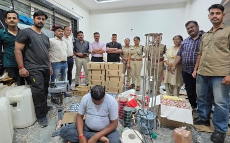Indore Crime News: तुलसी नगर की पॉश कॉलोनी में चल रही थी नकली शराब की फैक्ट्री; आबकारी विभाग ने मारा छापा