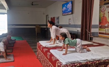 Sagar News: 6 साल की 'योगिनी' प्रकृति तिवारी का कमाल, लगातार 285 दिनों से कर रही हैं योगाभ्यास; बनीं प्रेरणा