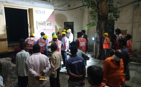 इंदौर रेलवे स्टेशन पर बड़ा हादसा: पिटलाइन पर पैसेंजर ट्रेन का रैक पटरी से उतरा, मची अफरा-तफरी