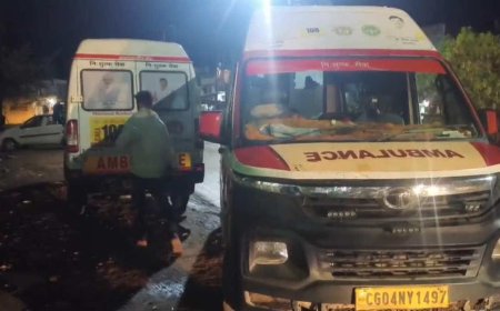 Chhatarpur Ambulance Scandal: मरीजों की जगह शराब के ठेके पर खड़ी मिलीं 108 एंबुलेंस; ड्राइवरों पर लगे गंभीर आरोप